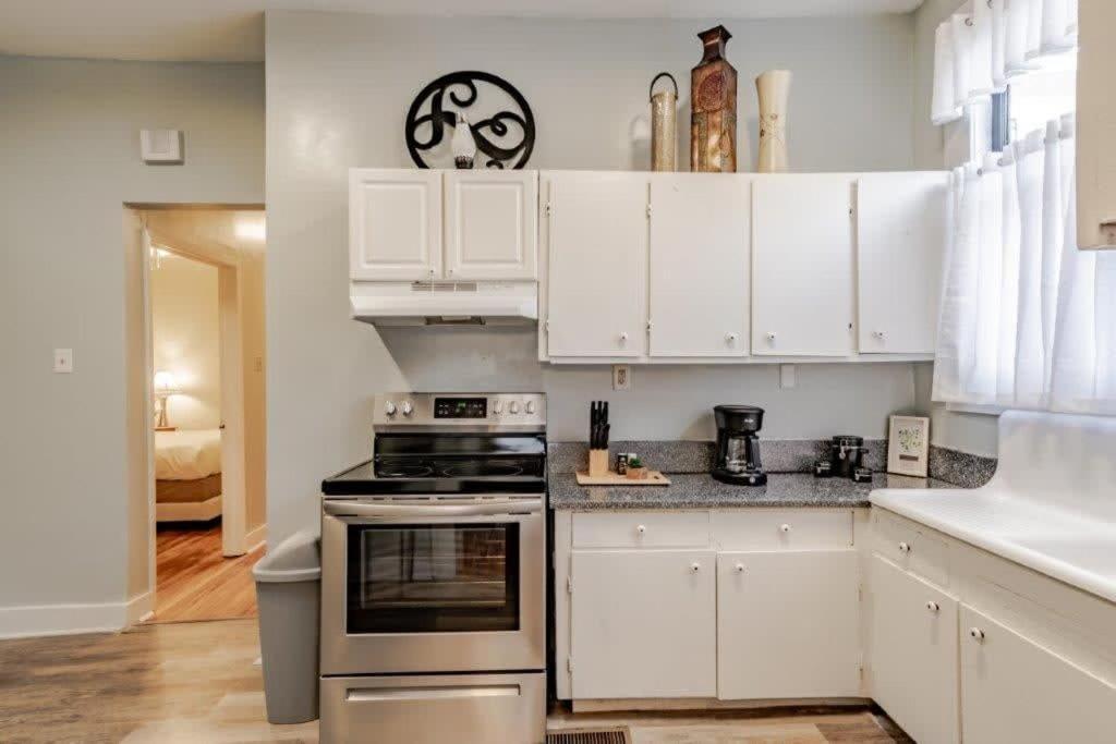 Dauphin District Darling #1-Downtown, Restaurants Apartment Mobile Exterior photo