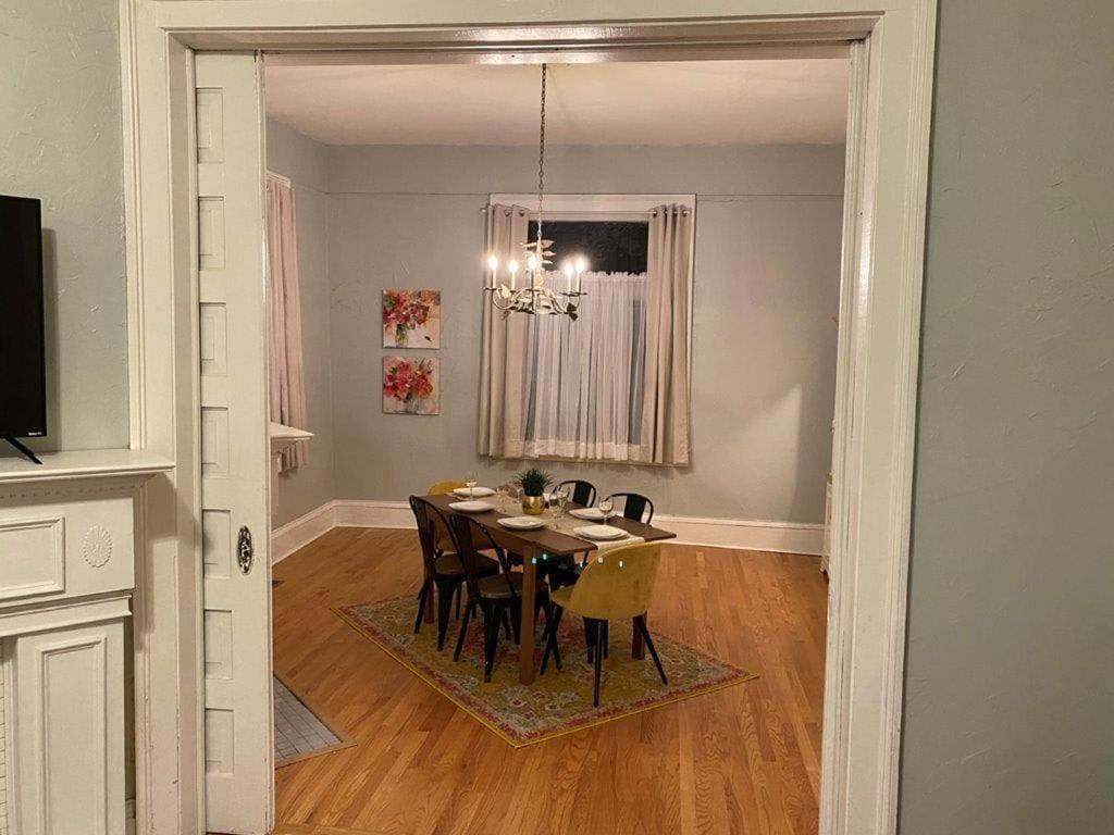 Dauphin District Darling #1-Downtown, Restaurants Apartment Mobile Exterior photo