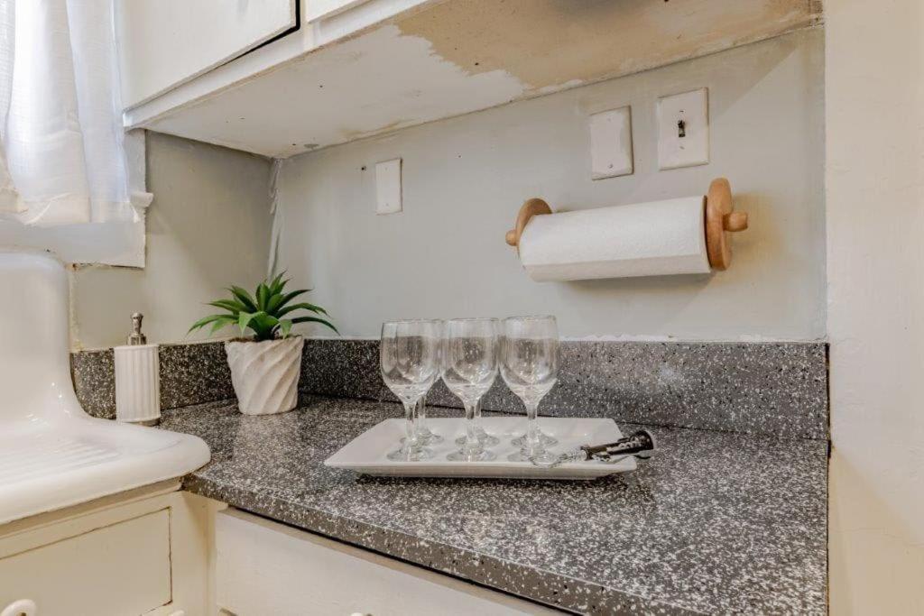 Dauphin District Darling #1-Downtown, Restaurants Apartment Mobile Exterior photo