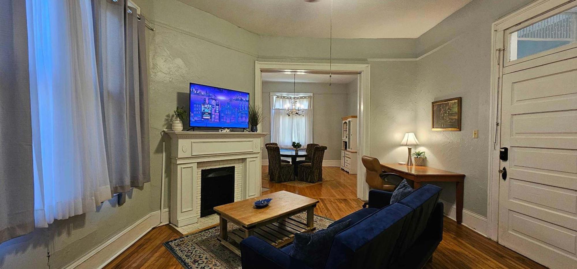 Dauphin District Darling #1-Downtown, Restaurants Apartment Mobile Exterior photo